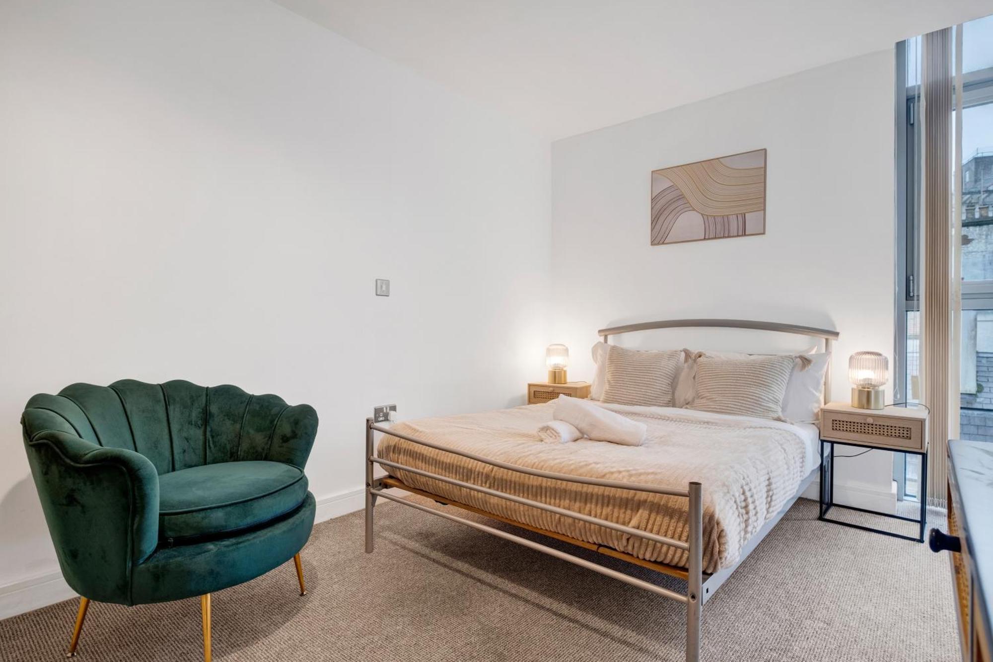 Ultra Stylish 2 Bedroom Apt Centrally Located Бірмінгем Екстер'єр фото